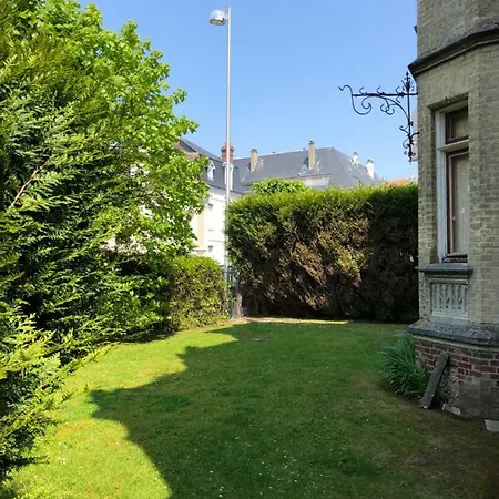 Centre, Plage, Casino Et Hippodrome